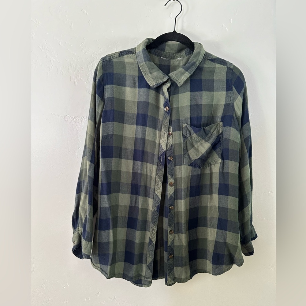 Medium/Large green plaid flannel shirt